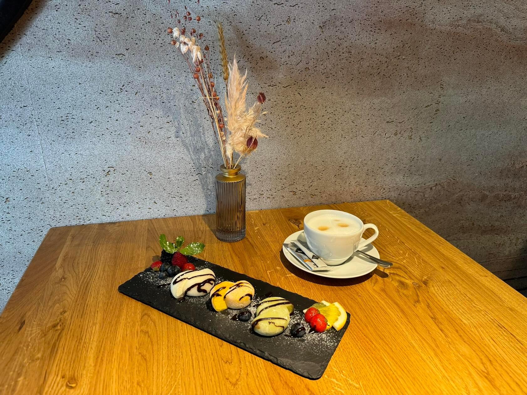 Und auch der Nachtisch und Kaffee kommt nicht zu kurz.