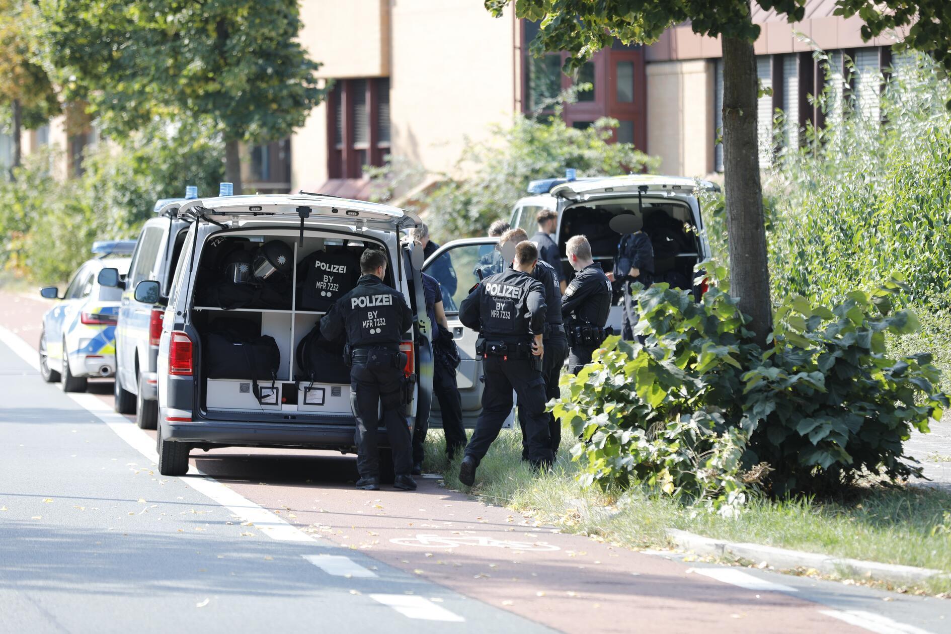 Der Mann wird in einer Klinik versorgt. Nach ärztlicher Einschätzung bestand aber zu keinem Zeitpunkt Lebensgefahr.