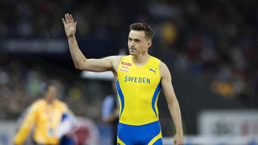 Warholm löste mit dem Schweden-Trikot seine Wettschulden ein. Warholm löste mit dem Schweden-Trikot seine Wettschulden ein.
