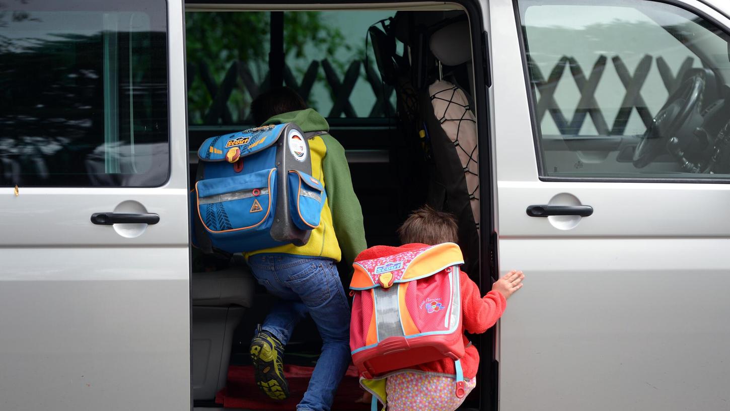 Wenn Kinder nicht zur Schule laufen oder radeln, fehlen ihnen auch wichtige Erfahrungen, sagt der ADAC. Wenn Kinder nicht zur Schule laufen oder radeln, fehlen ihnen auch wichtige Erfahrungen, sagt der ADAC.