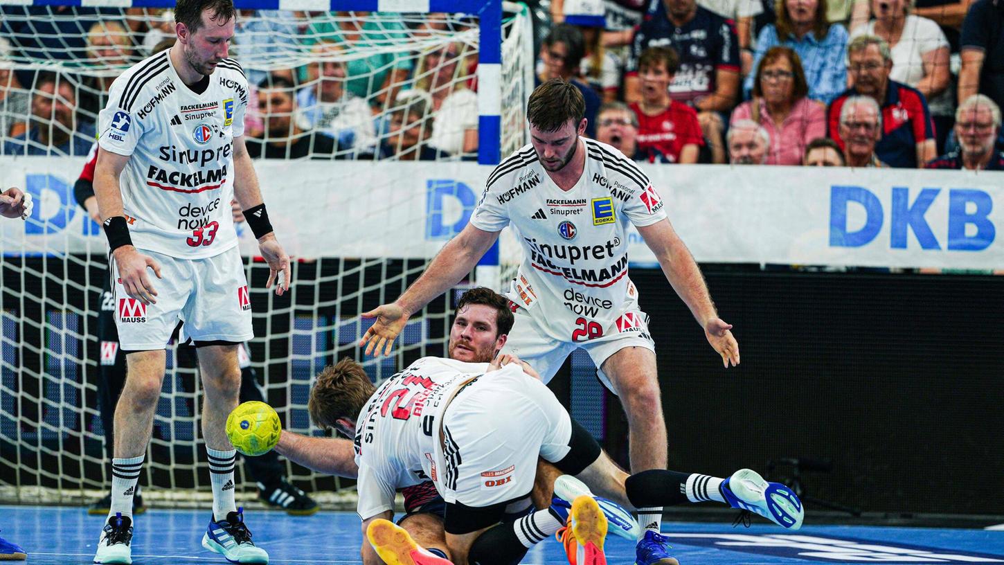 Kaum Kontrolle: Christopher Bissels HCE hatte die Flensburger um Johannes Golla am ersten Spieltag nur sehr selten im Griff. Kaum Kontrolle: Christopher Bissels HCE hatte die Flensburger um Johannes Golla am ersten Spieltag nur sehr selten im Griff.