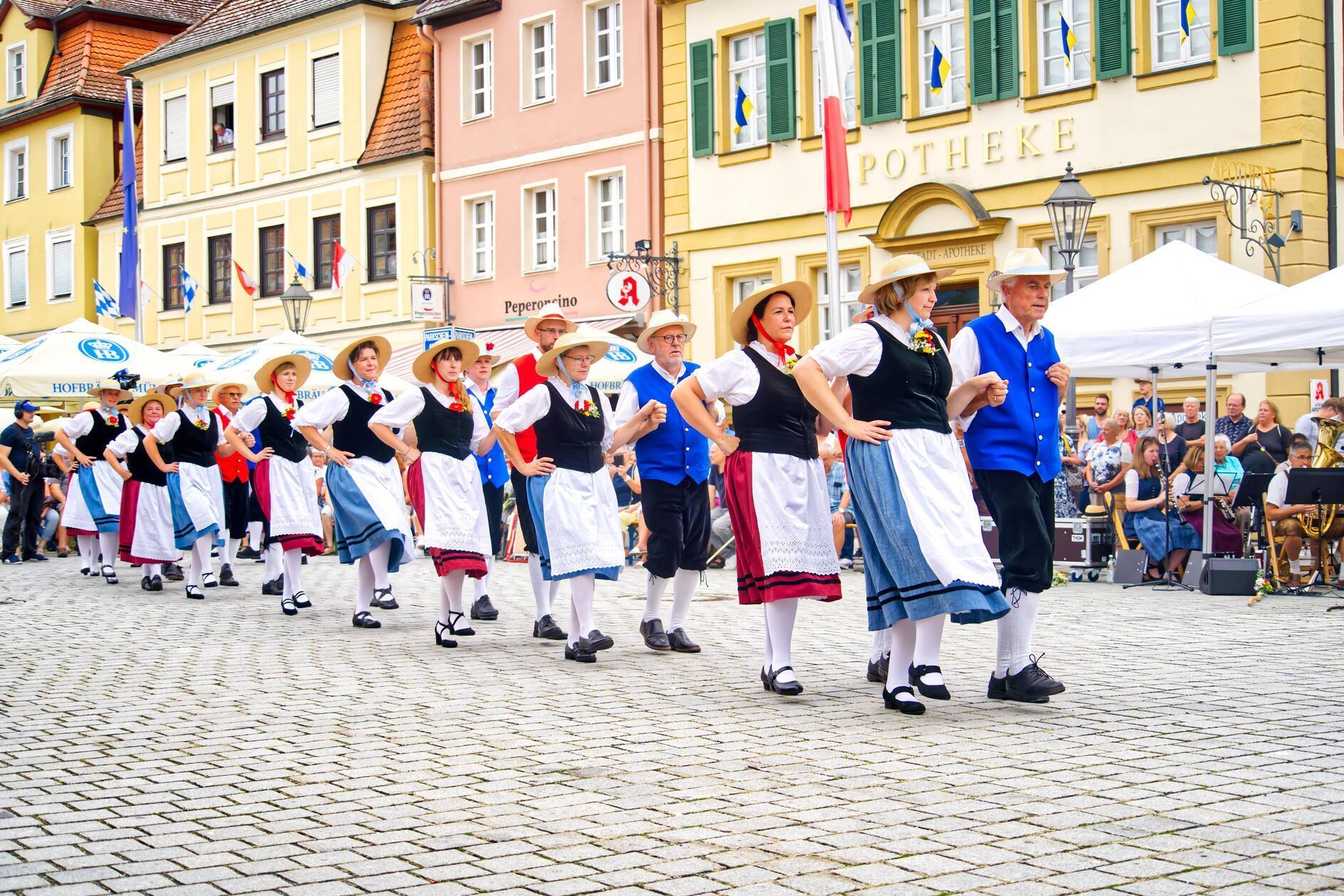 Kerwa_Sonntag_Schäfertanz_Kerwaplatz_2024__A7C8391