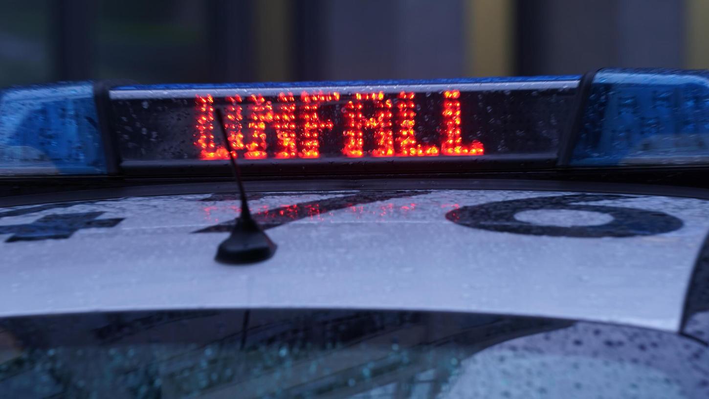 Auf der A7 kam es Sonntagabend zu einem Verkehrsunfall. (Symbolbild) Auf der A7 kam es Sonntagabend zu einem Verkehrsunfall. (Symbolbild)