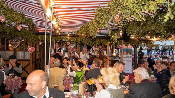 Beim Pre-Opening des Nürnberger Altstadtfestes feierten geladene Gäste im "Kuhstall" von Christian Wagner.