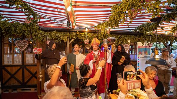 Beim Pre-Opening des Nürnberger Altstadtfestes feierten geladene Gäste im "Kuhstall" von Christian Wagner.