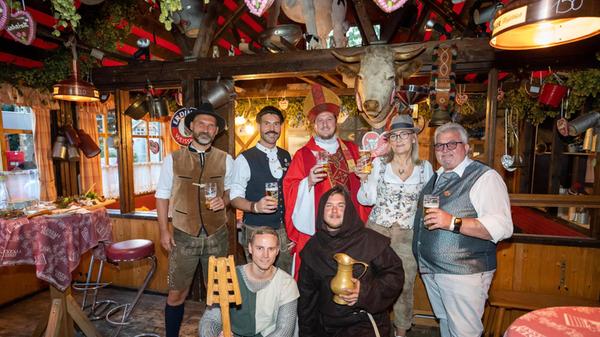 Beim Pre-Opening des Nürnberger Altstadtfestes feierten geladene Gäste im "Kuhstall" von Christian Wagner.