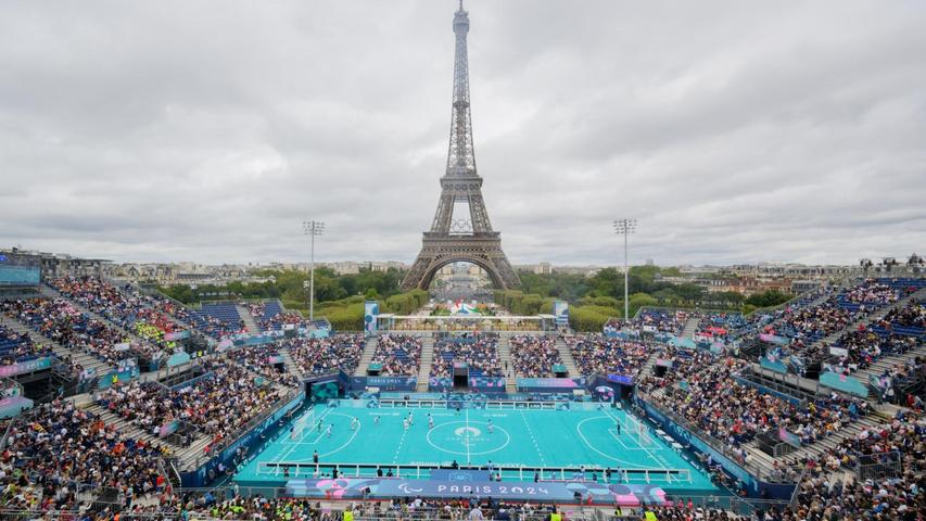 Bei den Paralympics bekam Blindenfußball die große Bühne unter dem Eiffelturm. Bei den Paralympics bekam Blindenfußball die große Bühne unter dem Eiffelturm.