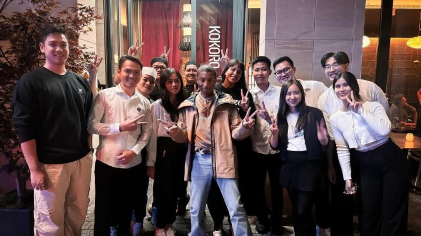 Pharrell Williams schmeckt es im Kokoro. Der Superstar gönnt sich nicht das erste Mal Sushi im Kokoro. Pharrell Williams schmeckt es im Kokoro. Der Superstar gönnt sich nicht das erste Mal Sushi im Kokoro.