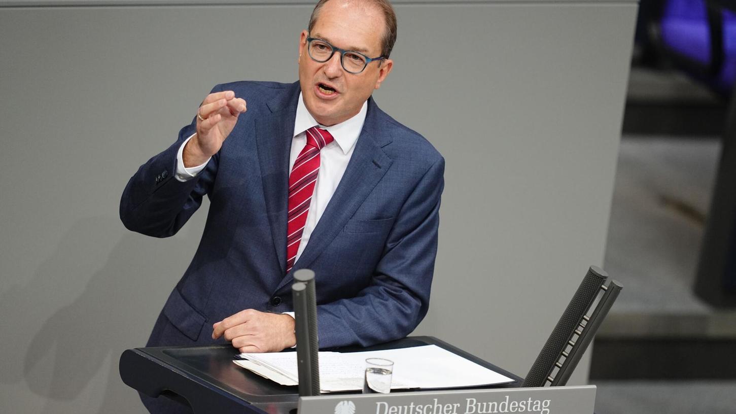 Nach den Worten von CSU-Landesgruppenchef Alexander Dobrindt ist noch keine Vorentscheidung über die Kanzlerkandidatur gefallen. (Archivfoto) Nach den Worten von CSU-Landesgruppenchef Alexander Dobrindt ist noch keine Vorentscheidung über die Kanzlerkandidatur gefallen. (Archivfoto)