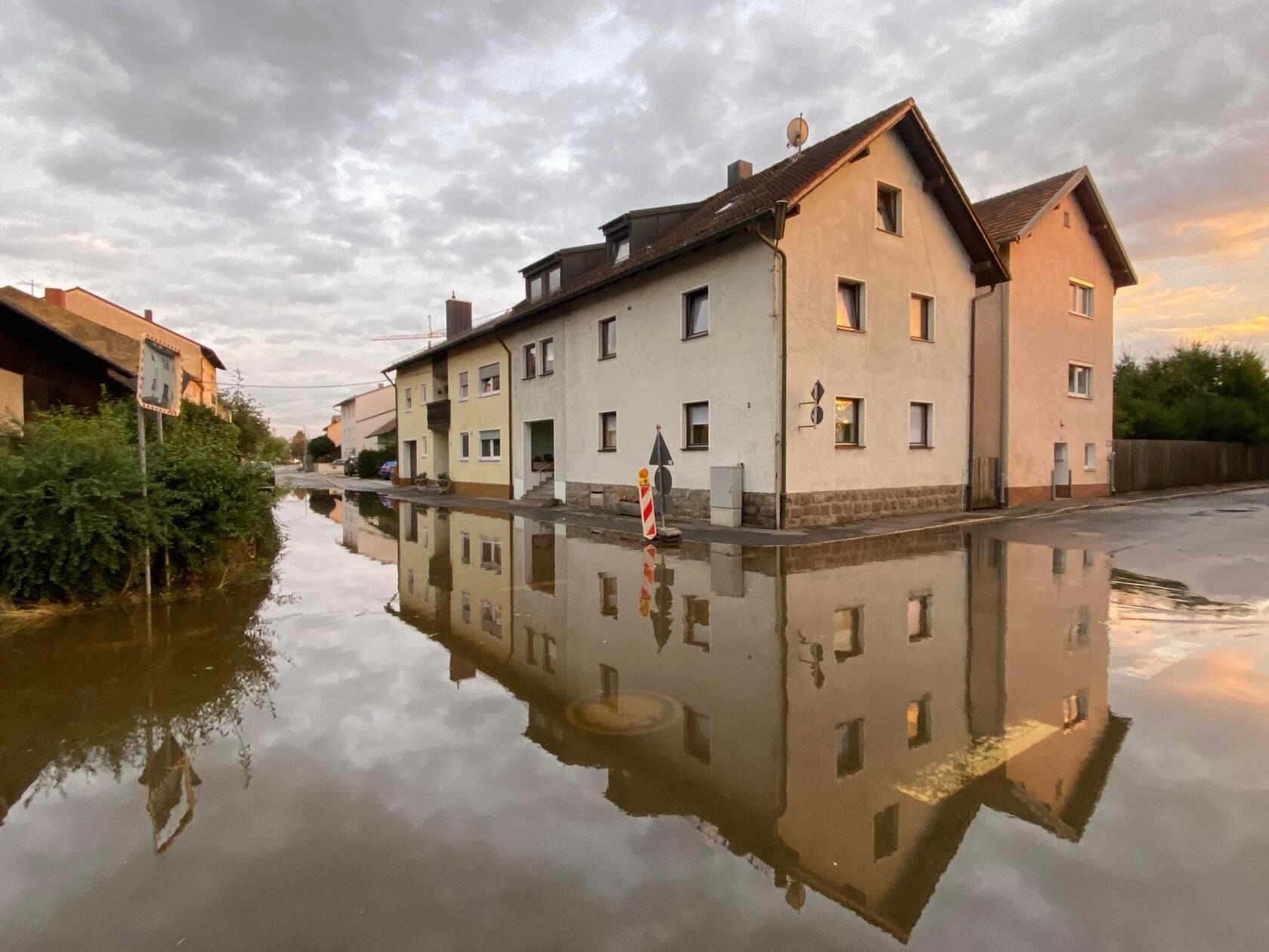 In der Oberpfalz soll laut dem Hochwassernachrichtendienst Bayern der Landkreis Cham am stärksten von den Unwettern betroffen sein.