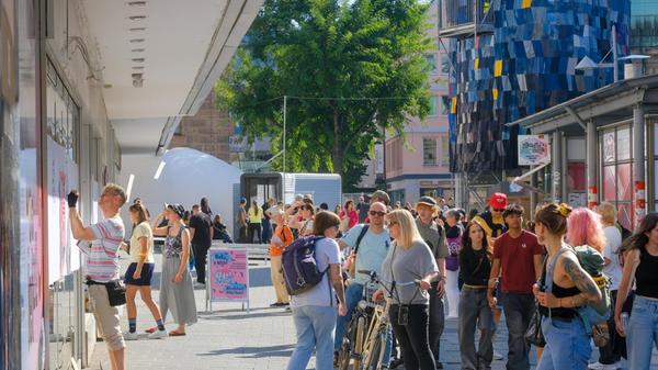 Ganz schön was los, auf den Straßen im Herzen Nürnbergs.