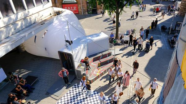 In den nächsten Wochen erwartet die Menschen weiterhin Kunst, Musik, Workshops, Diskussionsrunden und Vorträge.