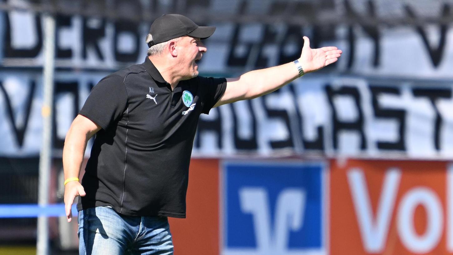 Kleeblatt-Cheftrainer Alexander Zorniger konnte mit der Leistung seiner Mannschaft in Braunschweig nicht zufrieden sein. Kleeblatt-Cheftrainer Alexander Zorniger konnte mit der Leistung seiner Mannschaft in Braunschweig nicht zufrieden sein.