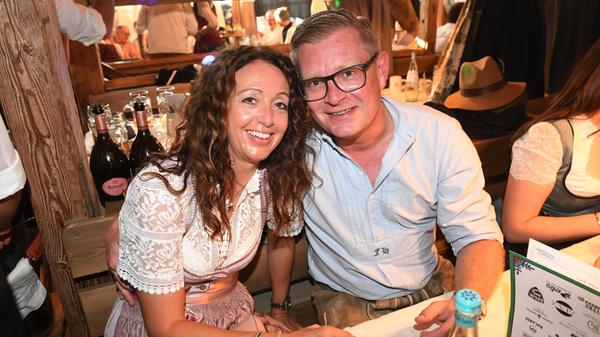 HIer zu sehen: Der Sohn von Uli Hoeneß, Florian Hoeneß mit seiner Frau Sabine.