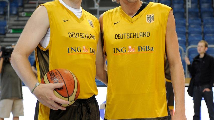 Auf Augenhöhe: Der ebenfalls 2,13-Meter-große Deutsch-Amerikaner, wie Nowitzki einer der Vorzeige-NBA-Profis, ist eine weitere Säule in Deutschlands Auswahl.