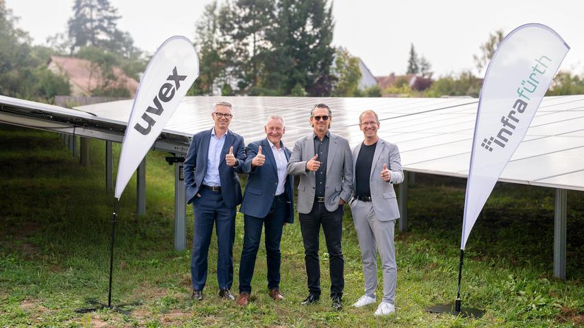 Daumen hoch für die Photovoltaik: Georg Höfler, CFO der uvex group, Oberbürgermeister Thomas Jung, Michael Winter, geschäftsführender Gesellschafter und CEO von Uvex sowie Infra-Geschäftsführer Marcus Steurer (von links nach rechts). Daumen hoch für die Photovoltaik: Georg Höfler, CFO der uvex group, Oberbürgermeister Thomas Jung, Michael Winter, geschäftsführender Gesellschafter und CEO von Uvex sowie Infra-Geschäftsführer Marcus Steurer (von links nach rechts).