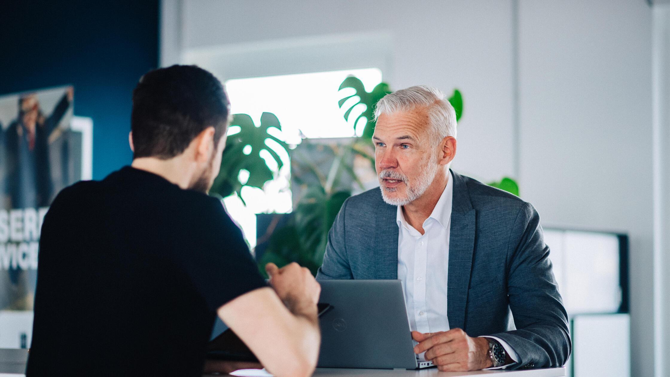Darf Mein Chef Mir Neue Aufgaben Zuweisen Darf mir mein Arbeitgeber einfach neue Aufgaben zuteilen? Das sind die
