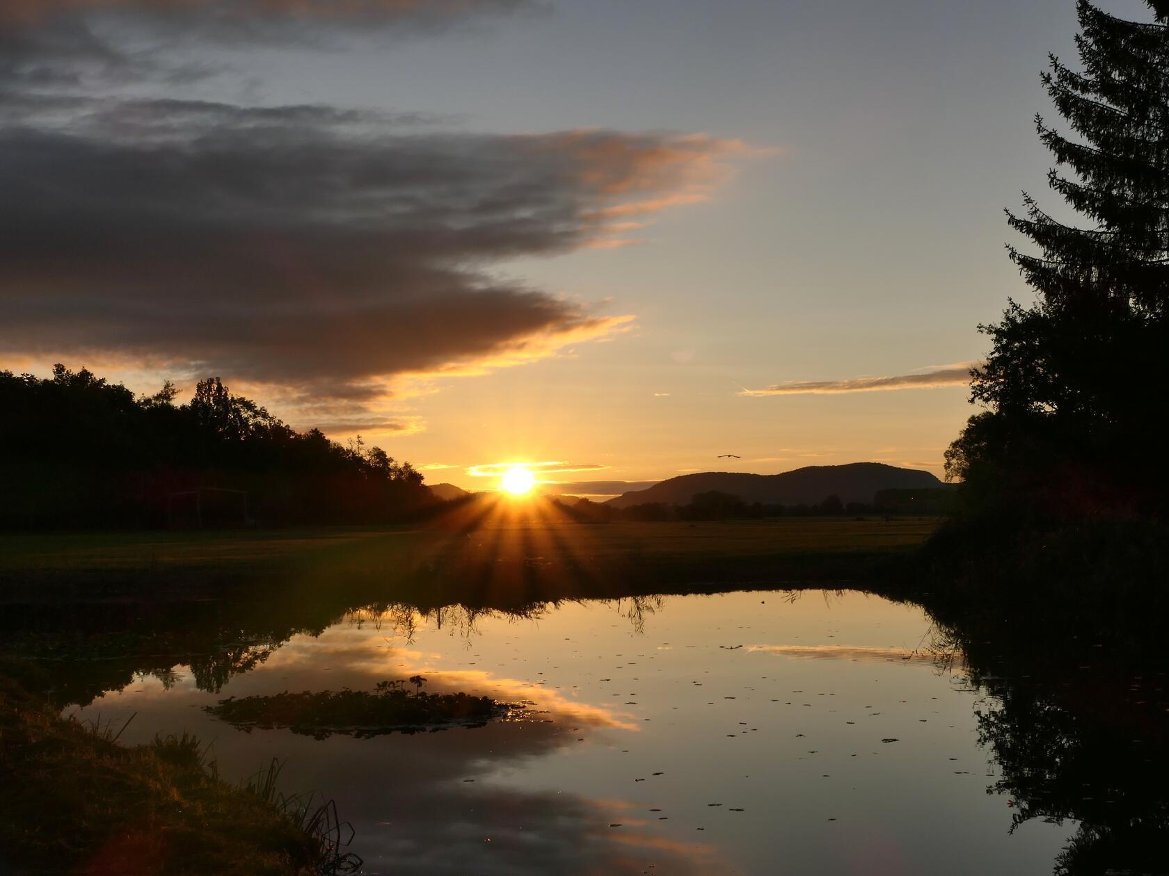 Start in den Tag: Sonnenaufgang in Reichenschwand.