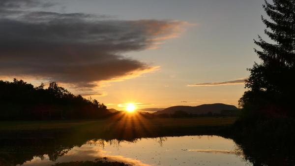 Start in den Tag: Sonnenaufgang in Reichenschwand.