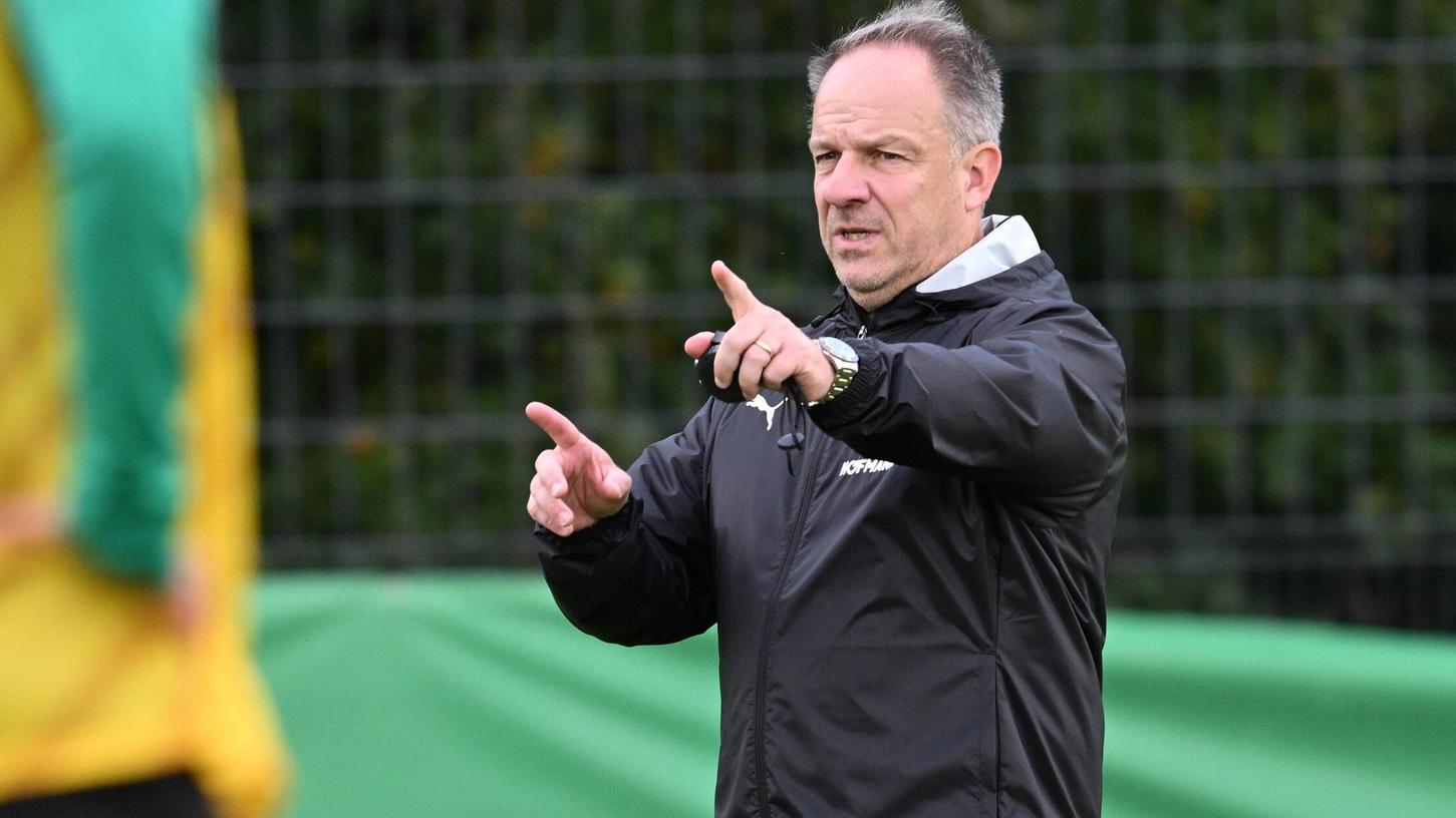 Alexander Zorniger arbeitet in Fürth mit einer jungen Truppe mit einigen Neuzugängen - und mahnt auch deshalb zu Geduld. Alexander Zorniger arbeitet in Fürth mit einer jungen Truppe mit einigen Neuzugängen - und mahnt auch deshalb zu Geduld.