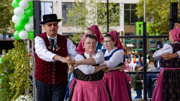 Und auch das ein oder andere Tänzchen gab es bei der Eröffnung.