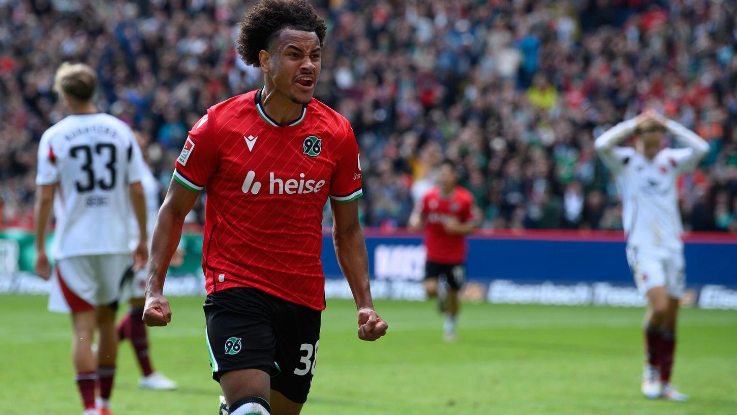 Momuluh trifft zum 2:0 für Hannover und entscheidet die Partie. Momuluh trifft zum 2:0 für Hannover und entscheidet die Partie.