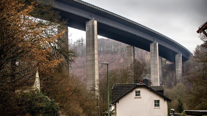 Die Talbrücke Rahmede war nicht mehr zu retten. Die Talbrücke Rahmede war nicht mehr zu retten.