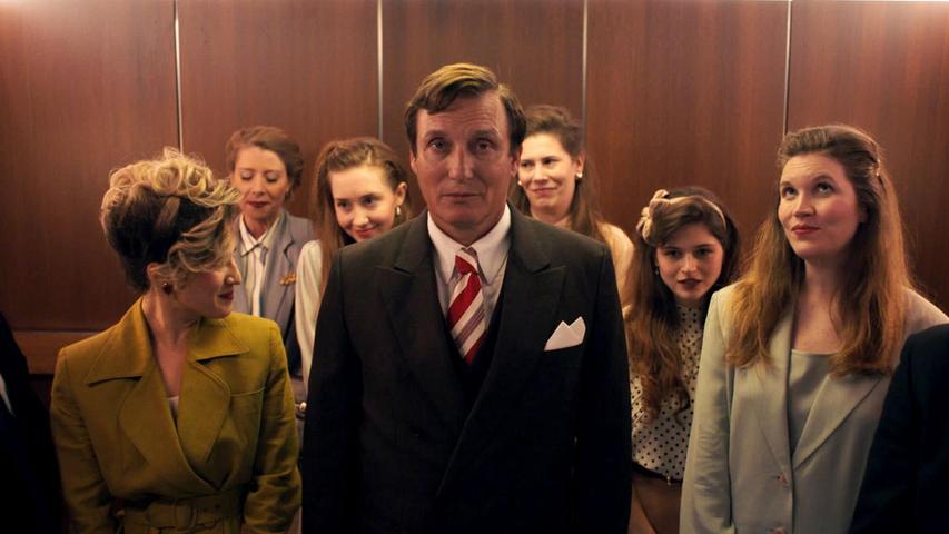 Bankmanager Alfred Herrhausen (Oliver Masucci) ist ein Mann mit Charisma. Bankmanager Alfred Herrhausen (Oliver Masucci) ist ein Mann mit Charisma.
