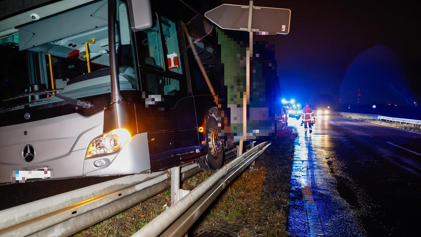Am späten Montagabend, 30.09.2024, kam es auf der Südwesttangente in Fürth zu einem Verkehrsunfall. Am späten Montagabend, 30.09.2024, kam es auf der Südwesttangente in Fürth zu einem Verkehrsunfall.