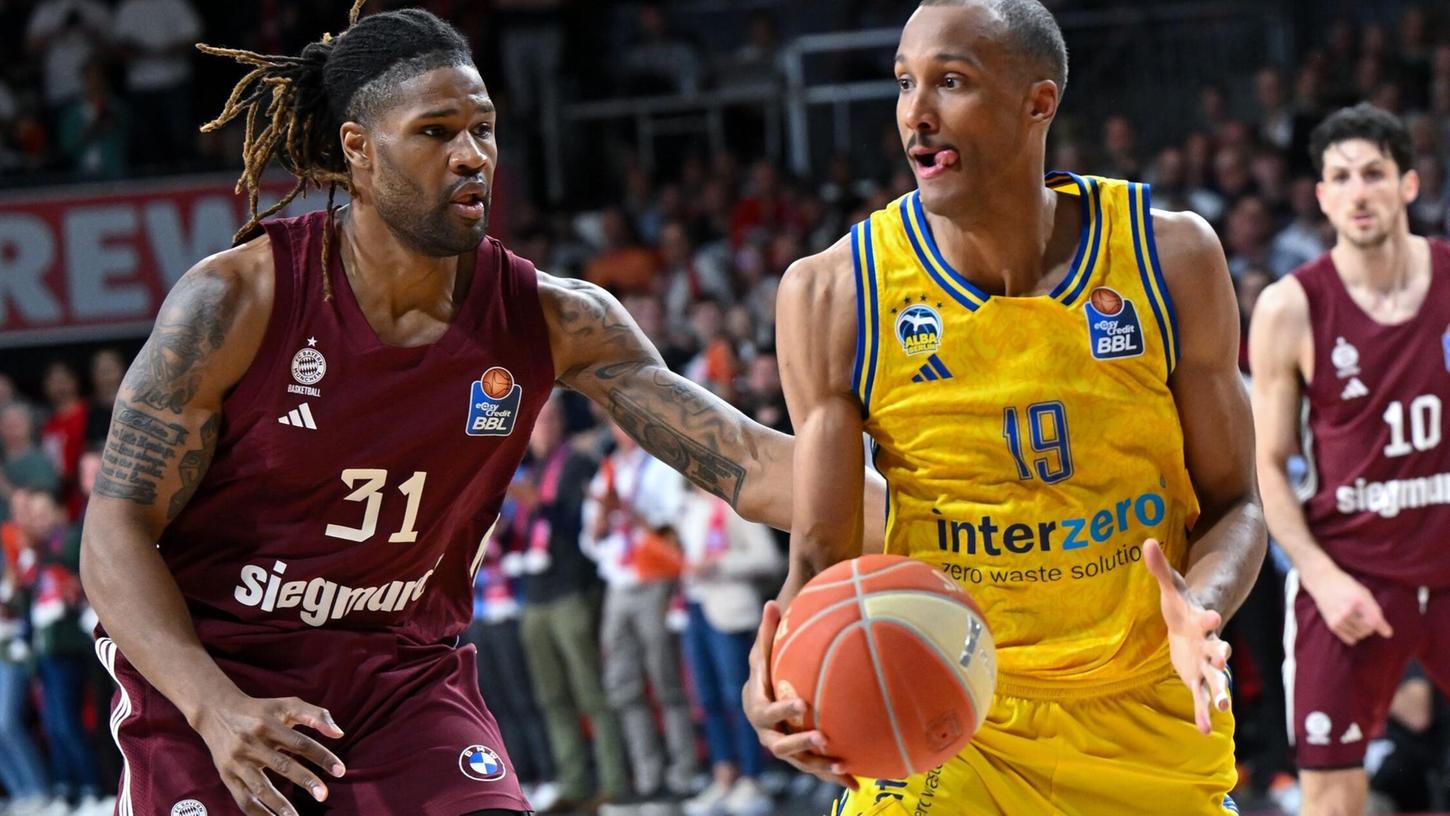 Bayerns Devin Booker (l.) und Albas Louis Olinde gehen mit ganz anderen Erwartungen in die neue Euroleague-Saison. Bayerns Devin Booker (l.) und Albas Louis Olinde gehen mit ganz anderen Erwartungen in die neue Euroleague-Saison.