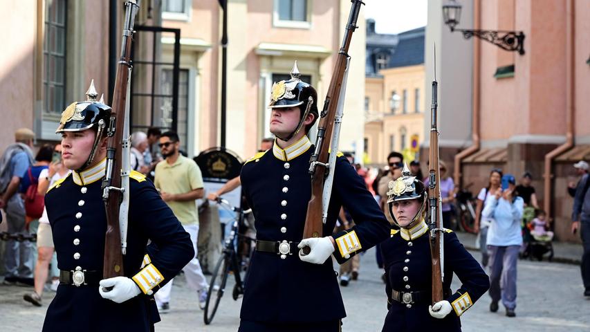 Wachablösung mit viel Tamtam am Königlichen Schloss in Stockholm. Wachablösung mit viel Tamtam am Königlichen Schloss in Stockholm.