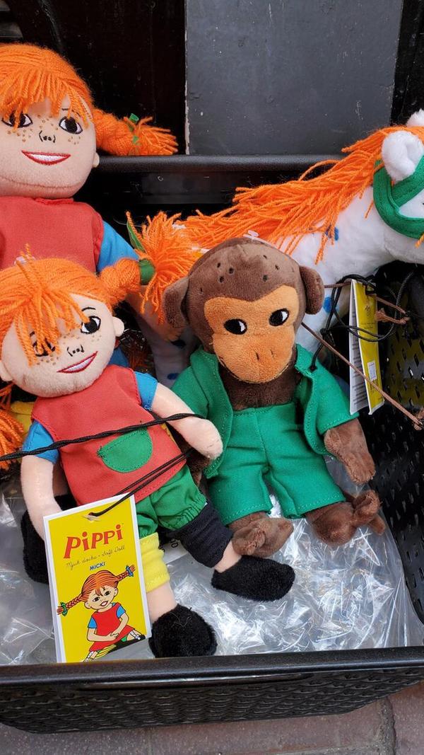 Pippi Langstrumpf und ihre Gefährten findet man als Souvenir an jeder Ecke und in allen Variationen. Die Buchheldin von Astrid Lindgren ist auch eine kleine Philosophin: „Das habe ich noch nie vorher versucht, also bin ich völlig sicher, dass ich es schaffe.“ Einfach klasse, oder?