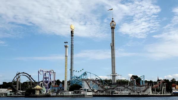 Vergnügungspark Gröna Lund: 1883 eröffnet und auch heute noch eine große Attraktion in den Sommermonaten mit Fahrgeschäften und verschiedenen Bühnen.