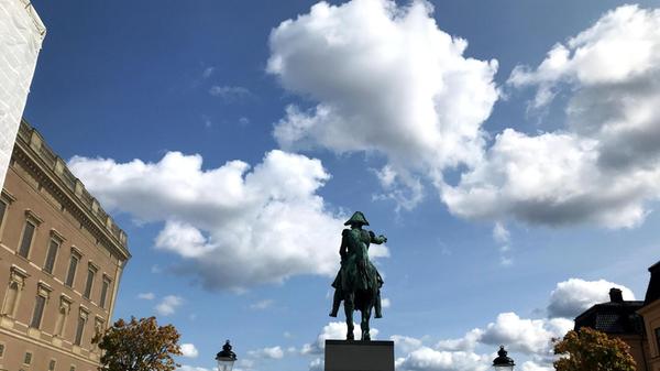 Beeindruckend: Statue von Karl XIV. Johann am Schloss.