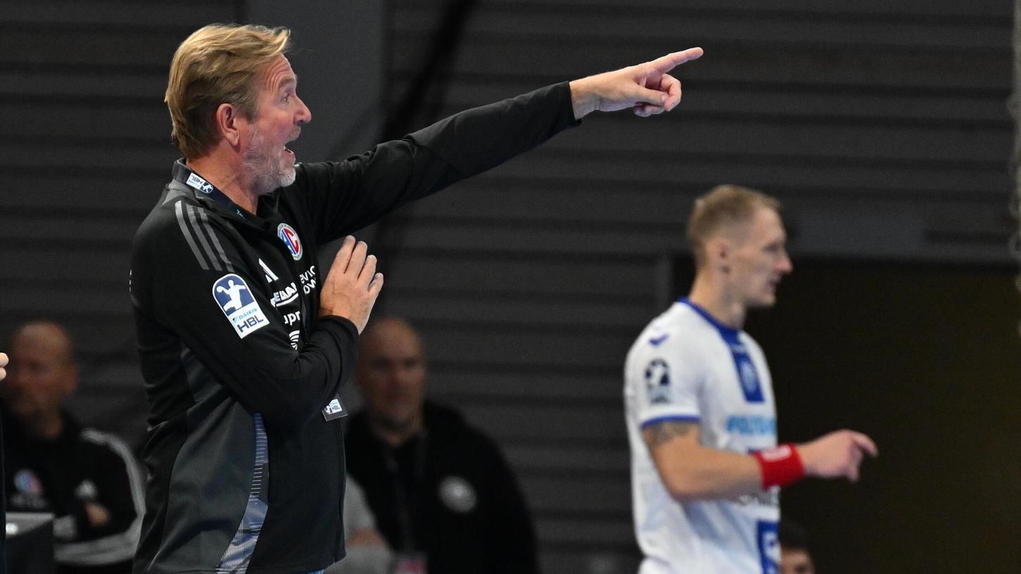 Er gibt beim HC Erlangen jetzt die Richtung vor: Der erfahrene und hochdekorierte Martin Schwalb soll die Franken als Chefcoach aus dem Bundesliga-Keller lenken. Er gibt beim HC Erlangen jetzt die Richtung vor: Der erfahrene und hochdekorierte Martin Schwalb soll die Franken als Chefcoach aus dem Bundesliga-Keller lenken.