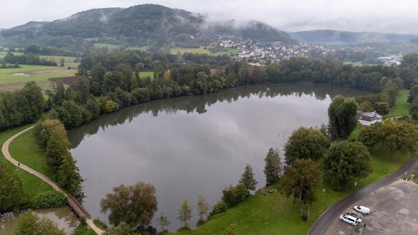 Einsatzkräfte haben sich am Morgen in Pommelsbrunn im Nürnberger Land zusammengefunden, um die Suchaktion nach der verschwundenen 49-jährigen Frau auszuweiten.