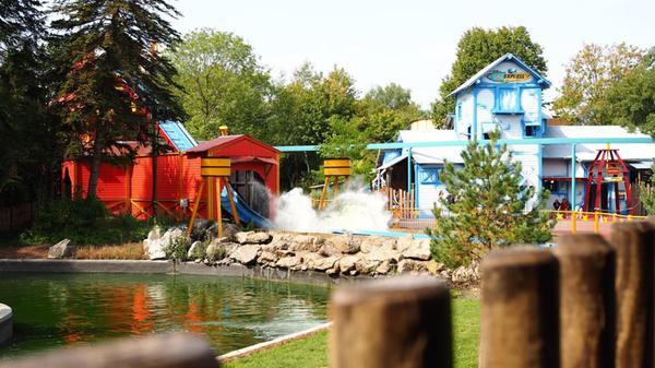 ... und Fahrgeschäfte für die Kleineren. Man muss selbst am Wochenende in der Hauptsaison selten lange anstehen.