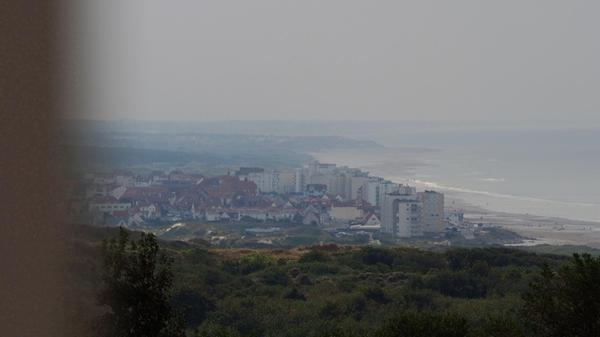 Von unserem Quartier bei Evancy in Equiehen-Plage haben wir diesen Blick zum Nachbarort am Strand.