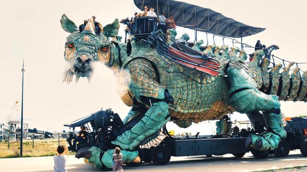 Der berühmte Drache von Calais eine wahre Monstermaschine,