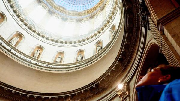 Die riesige Kuppel der Basilika von Boulogne-sur-Mer.