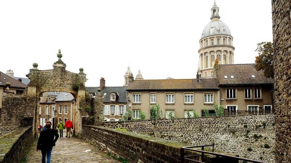 Boulogne-sur-Mer ist der größte Fischereihafen Frankreichs und hat eine komplett erhaltene Altstadt.