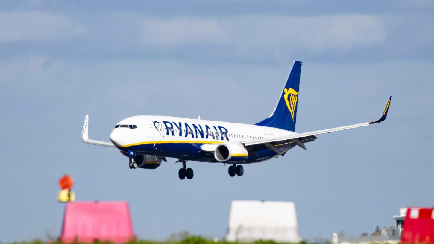 Im Kampf gegen hohe Steuern in Deutschland reagiert Ryanair mit drastischen Maßnahmen. (Symbolbild) Im Kampf gegen hohe Steuern in Deutschland reagiert Ryanair mit drastischen Maßnahmen. (Symbolbild)