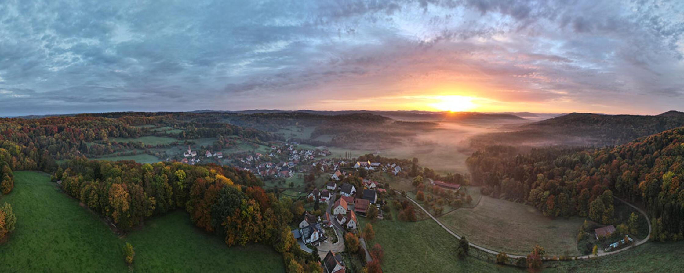 Oberkrumbach bei Sonnenaufgang.