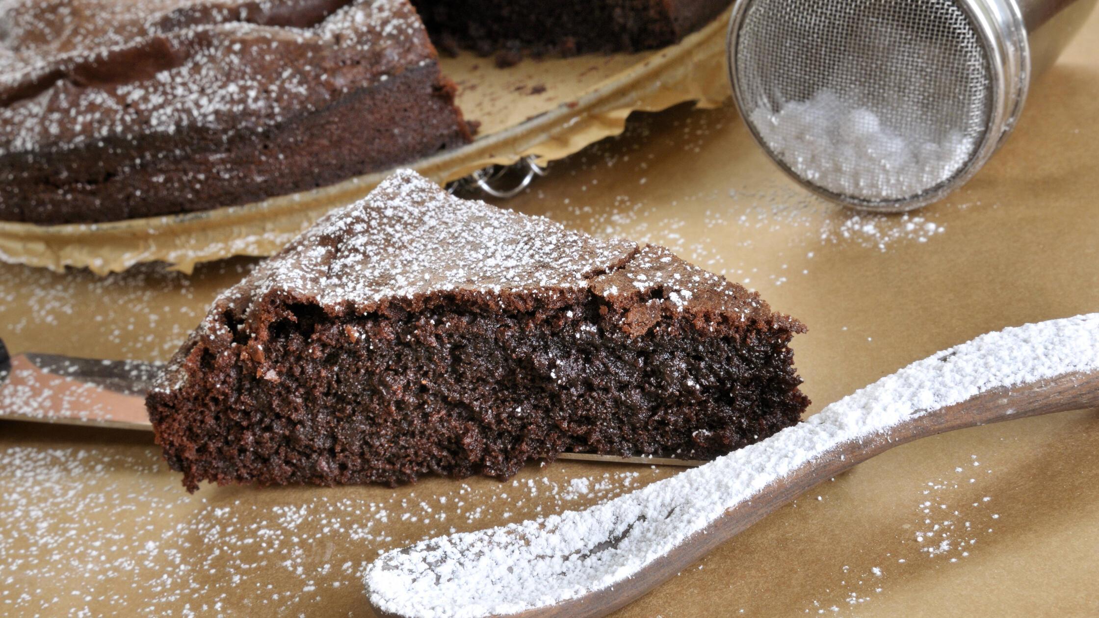 Glutenfrei und vegan: Diese himmlische Brownie-Haselnuss-Tarte klappt ...