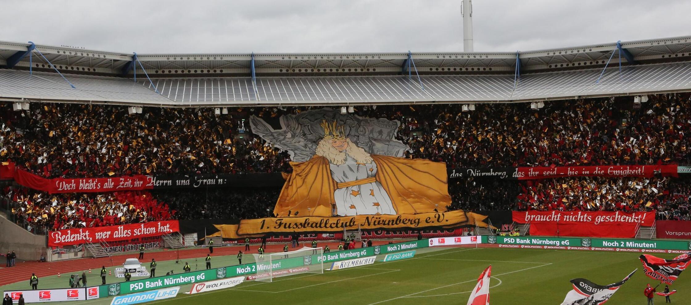 Bedarf zur Wiedergutmachung besteht beim Wiedersehen aus FCN-Sicht kurz vor Weihnachten entsprechend eklatant. Sie gelingt halbwegs, in Form eines 0:0. Davor beschwört man in Nürnberg die Symbiose mit der Heimatstadt und dem Christkind. An Kampfkraft mangelt es dem Club im Dezember 2014 zumindest nicht.