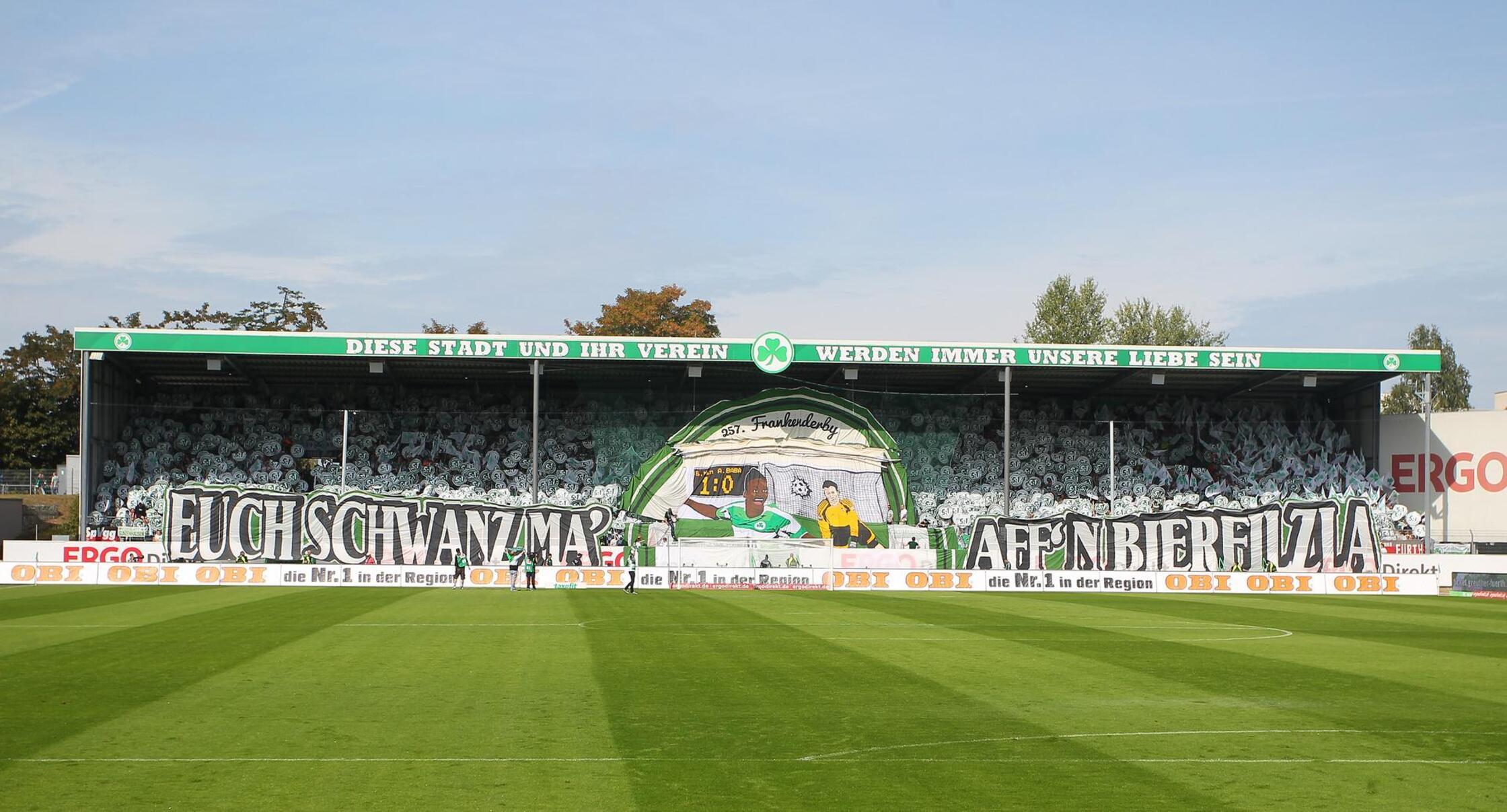 Gleichwohl nutzt die Nordtribüne im Ronhof die erneute Zweitliga-Begegnung am Laubenweg natürlich, um die Erinnerung an das letzte Frankenderby in Fürth aufwendig und ausgiebig zu visualisieren - und damit auch Abdul Rahman Baba, beim 5:1 im Vorjahr Doppeltorschütze, sich selbst noch einmal vor Augen zu führen.