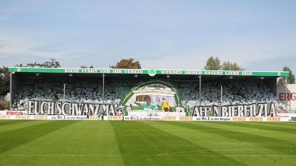 Gleichwohl nutzt die Nordtribüne im Ronhof die erneute Zweitliga-Begegnung am Laubenweg natürlich, um die Erinnerung an das letzte Frankenderby in Fürth aufwendig und ausgiebig zu visualisieren - und damit auch Abdul Rahman Baba, beim 5:1 im Vorjahr Doppeltorschütze, sich selbst noch einmal vor Augen zu führen.