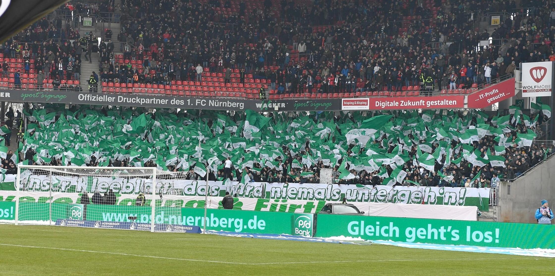 Die Spielvereinigung, in dieser Saison lange Zeit in enormen Abstiegsnöten, genießt den wertvollen Maximalerfolg beim Club im Klassenkampf derweil in vollen Zügen. Untergehen wird das Kleeblatt in dieser Saison nicht.