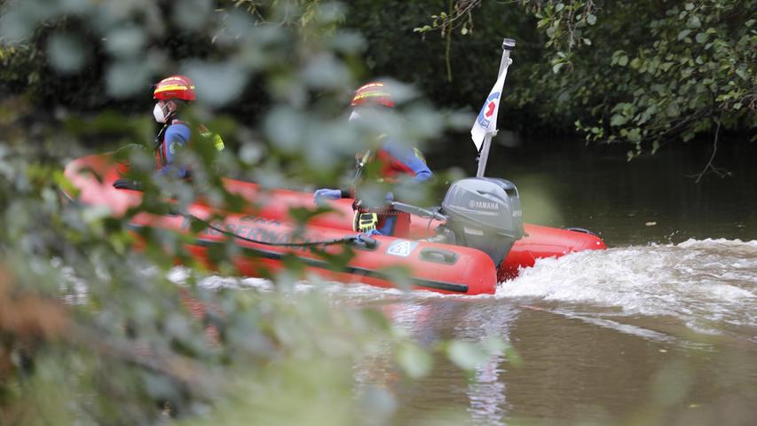 Kräfte der Feuerwehr und der Wasserwacht bargen den Toten. Kräfte der Feuerwehr und der Wasserwacht bargen den Toten.