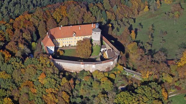 Schloss Sandsee im Herbst-Licht